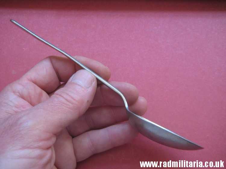 & WW2 British RAF cutlery - SPOON, maker: C BROS S 1939 - A.M. Air Ministry no.905082 - Image 11
