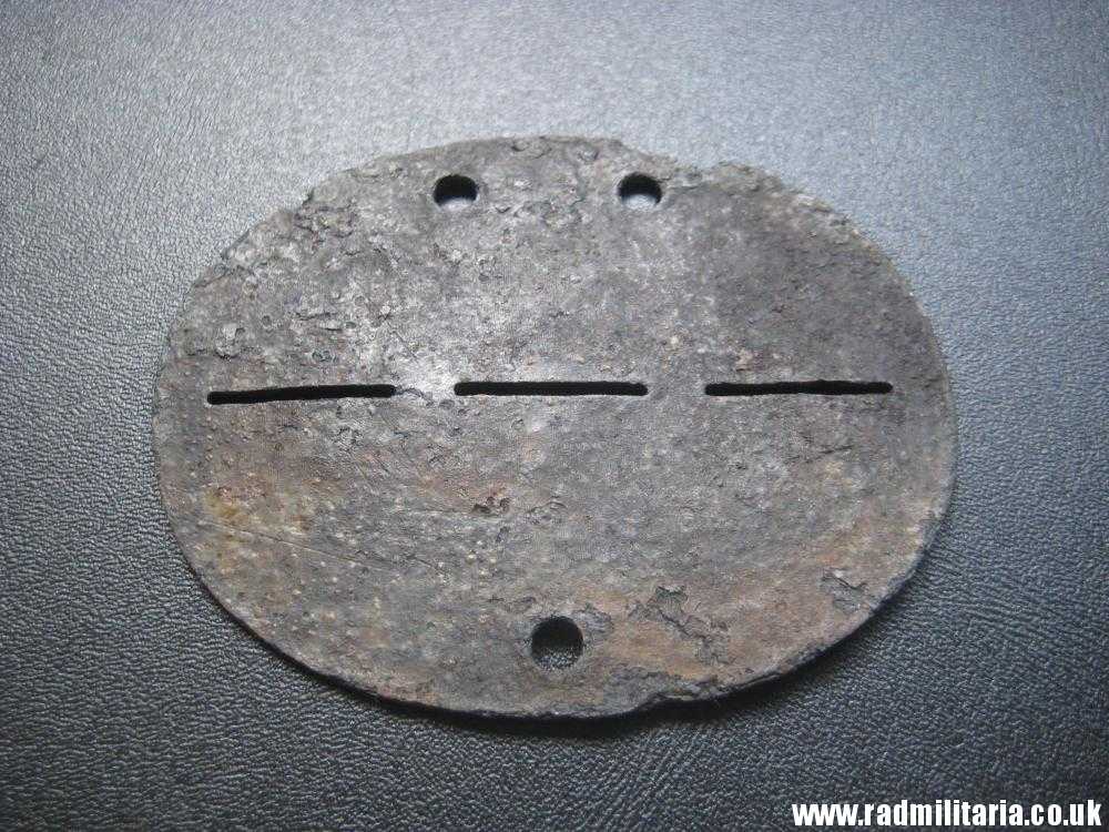 & original German DOG TAG – ID DISC in poor condition: 1/Vet.Ers.Abt.2 5498 - metal detecting find. - Image 3