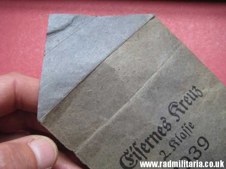 & WW2 EISERNES KREUZ 2. Klasse 1939 - PACKET OF ISSUE, original Iron Cross PAPER BAG, maker: Karl Hensler Pforzheim - Image 13