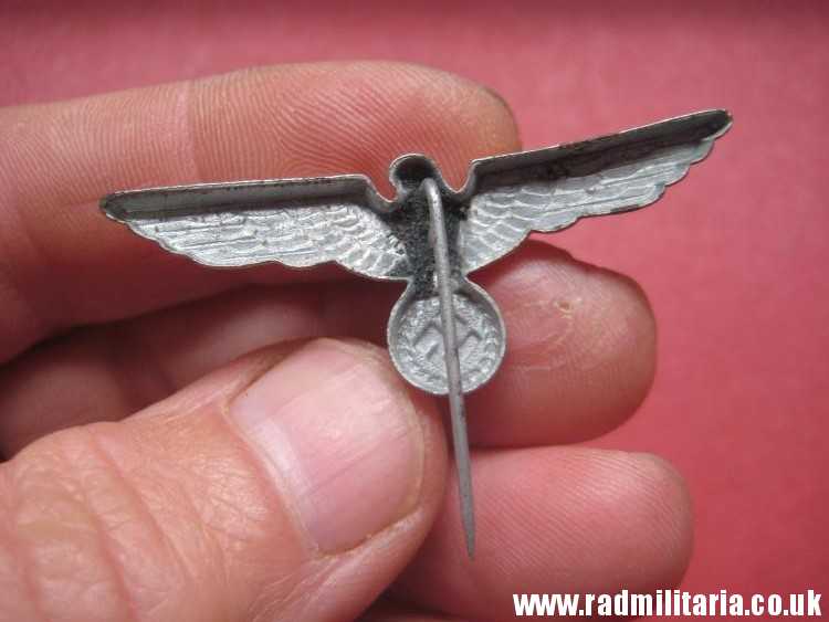 & original German KRIEGSMARINE EAGLE Cap BADGE - small size. - Image 3