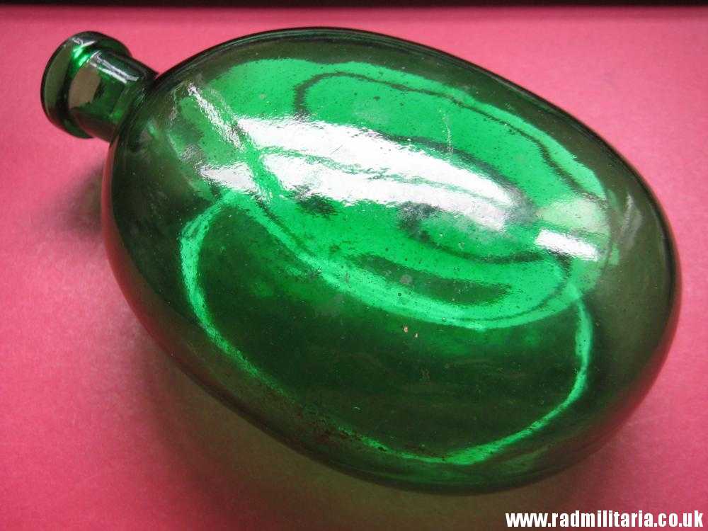 & WW1 military CANTEEN made of green GLASS, metal detecting find. - Image 4