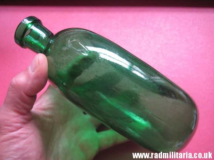 & WW1 military CANTEEN made of green GLASS, metal detecting find. - Image 6