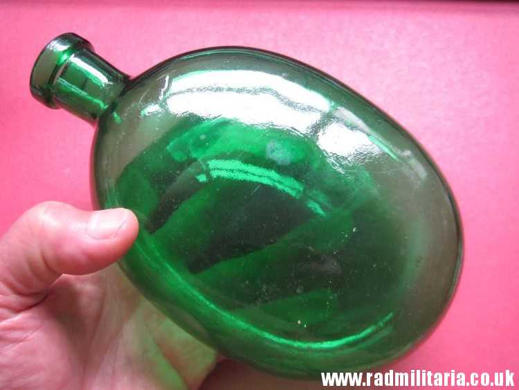 & WW1 military CANTEEN made of green GLASS, metal detecting find. - Image 7