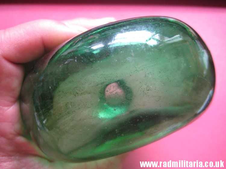 & WW1 military CANTEEN made of green GLASS, metal detecting find. - Image 9