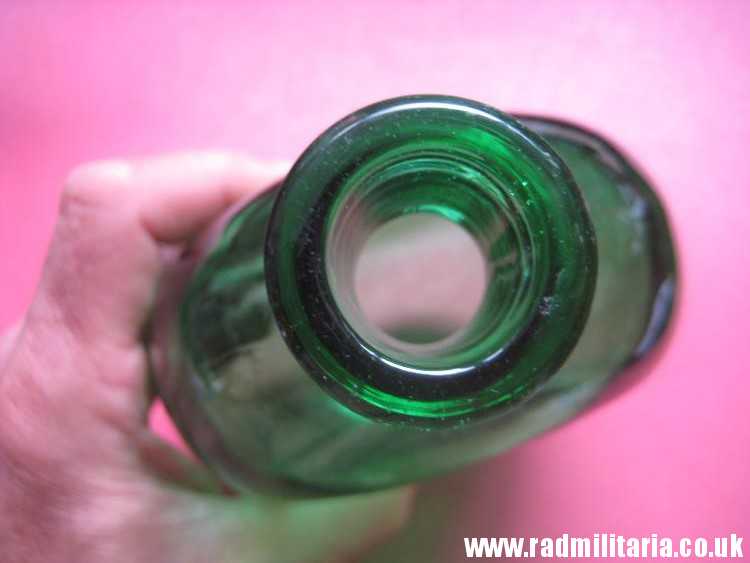 & WW1 military CANTEEN made of green GLASS, metal detecting find. - Image 10