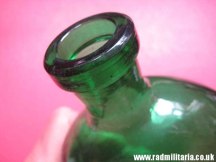& WW1 military CANTEEN made of green GLASS, metal detecting find. - Image 11