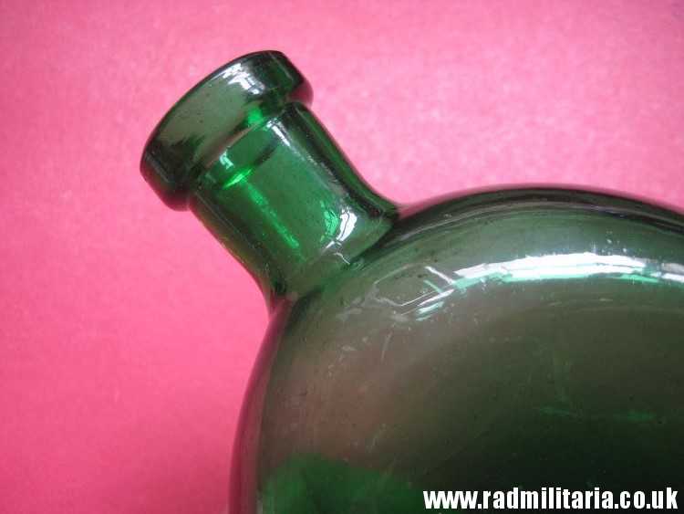 & WW1 military CANTEEN made of green GLASS, metal detecting find. - Image 12