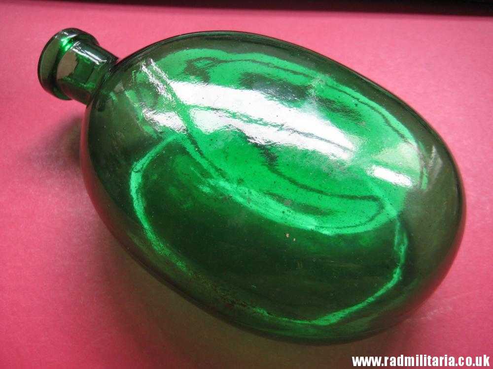 & WW1 military CANTEEN made of green GLASS, metal detecting find. - Image 15