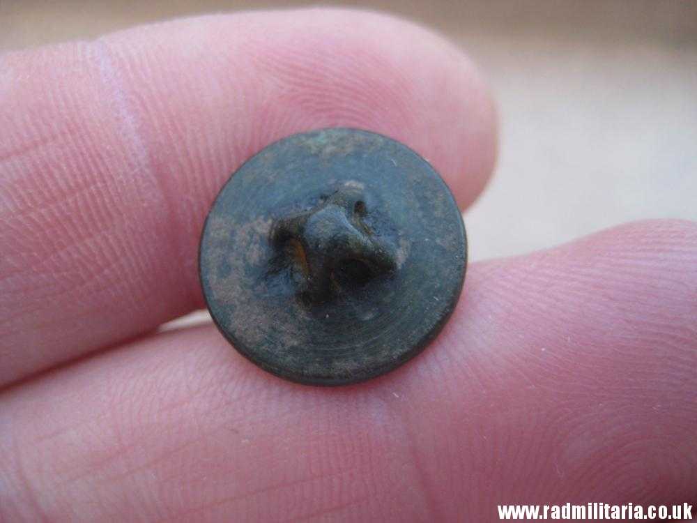 & original small NAPOLEONIC 127th Infantry Regiment BUTTON with number - metal detecting find. FRANCE - Image 3