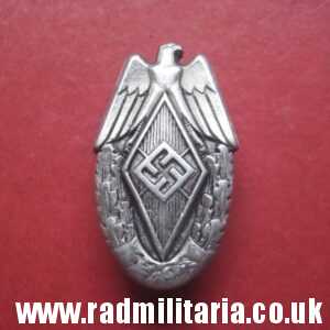 & WW2 German HJ HitlerJugend BADGE - maker: Willenbrand u. Broer Ludenscheid, good used condition.