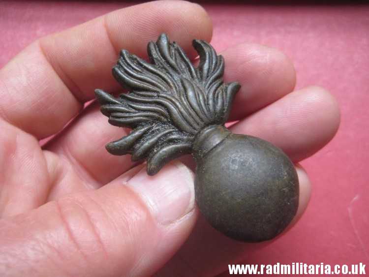 & original FLAMING GRENADE ammunition pouch METAL BADGE, Napoleonic Wars. - Image 3
