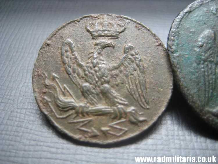 & original SET of 2 Napoleonic Guard BUTTONS with eagle - metal detecting find. FRANCE pre 1815 - Image 6