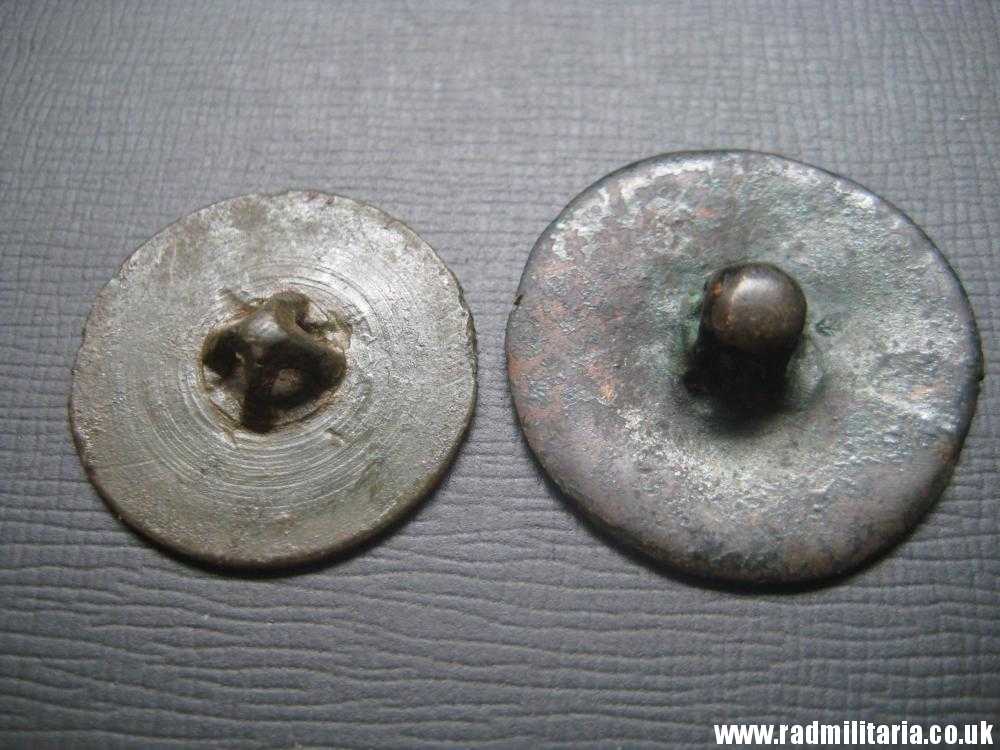 & original SET of 2 Napoleonic Guard BUTTONS with eagle - metal detecting find. FRANCE pre 1815 - Image 3