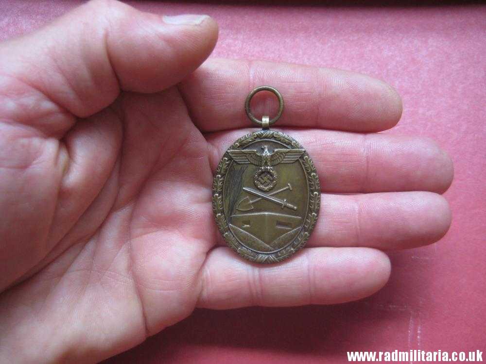& WW2 German WESTWALL Medal DEUTSCHES SCHUTZWALL-EHRENZEICH good quality bronze MEDAL. genuine !! - Image 18