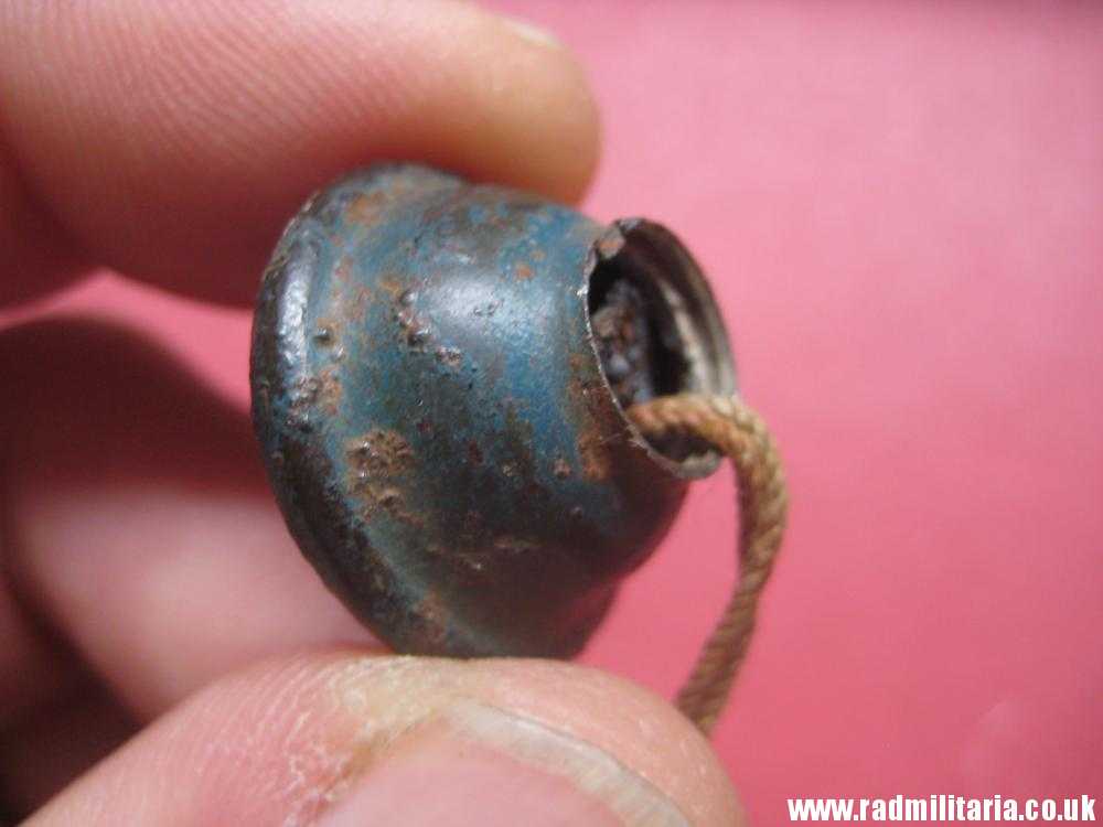 & WW2 German M39 "Egg" handgranade KNOB (Arbeisskappe) with maker mark - gck 43 and with original rope - Image 4