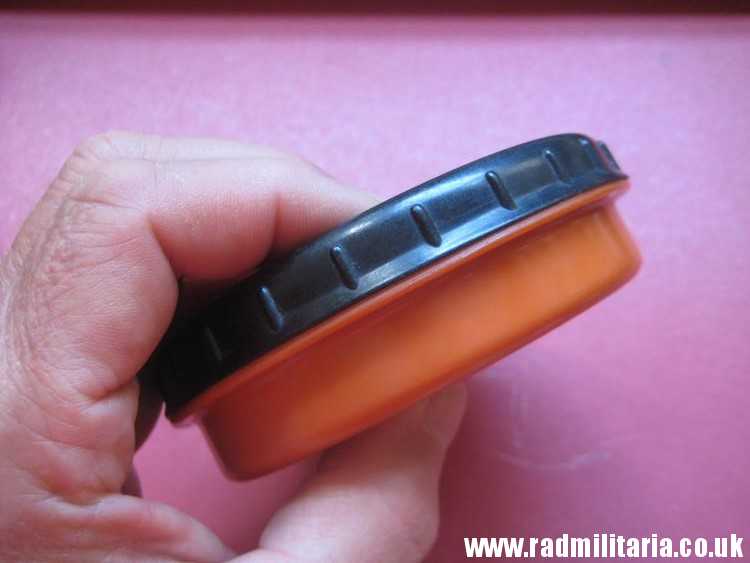 & original WW2 Wehrmacht Butter BAKELITE CONTAINER metal detecting find - 100% genuine. - Image 2