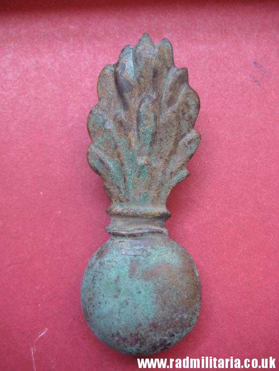 & original FLAMING GRENADE cap? METAL BADGE, Napoleonic Wars. - Image 23