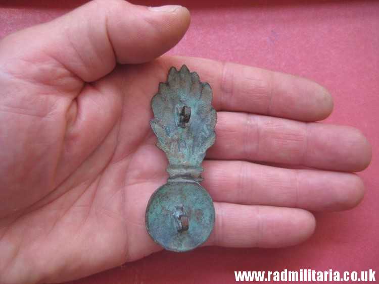 & original FLAMING GRENADE cap? METAL BADGE, Napoleonic Wars. - Image 15
