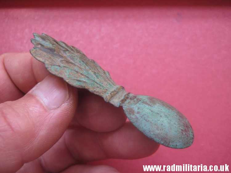 & original FLAMING GRENADE cap? METAL BADGE, Napoleonic Wars. - Image 18