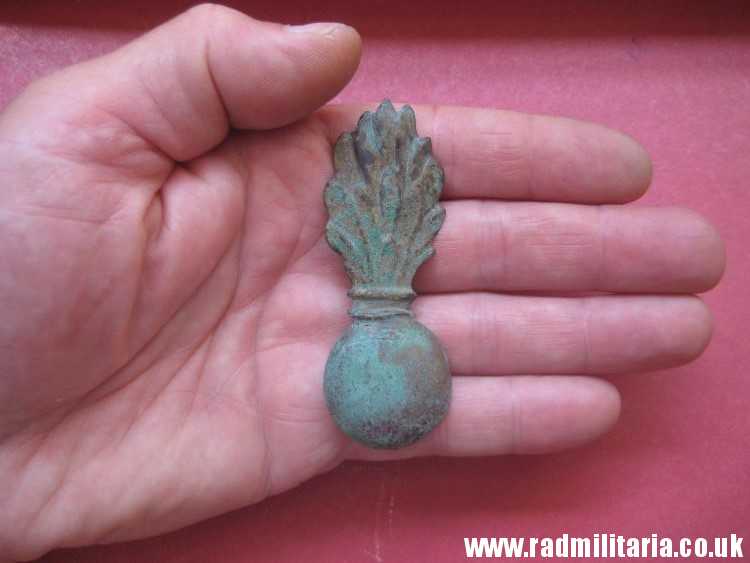 & original FLAMING GRENADE cap? METAL BADGE, Napoleonic Wars. - Image 19