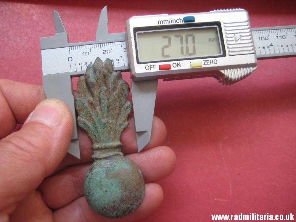 & original FLAMING GRENADE cap? METAL BADGE, Napoleonic Wars. - Image 21