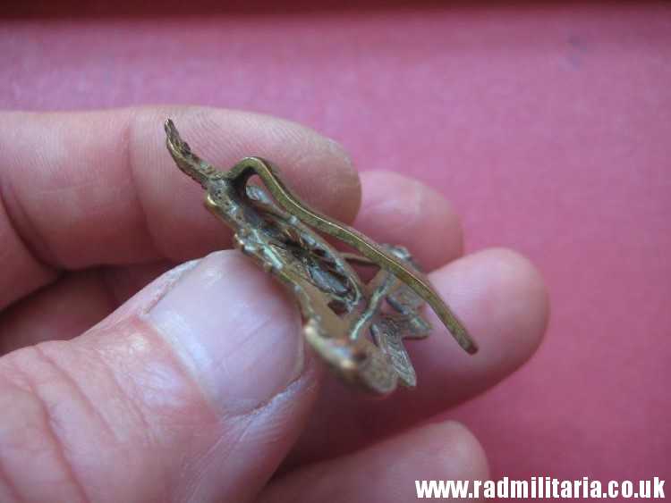 & WW2 original British small CAP BADGE - ARTILLERY maker: DOWLER BIRMINGHAM. - Image 6