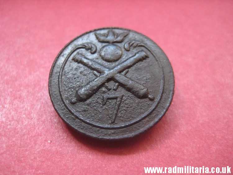 & original NAPOLEONIC 7th Artillery Regiment BUTTON with number and crossd Cannons - metal detecting find. FRANCE pre 1815 - Image 2