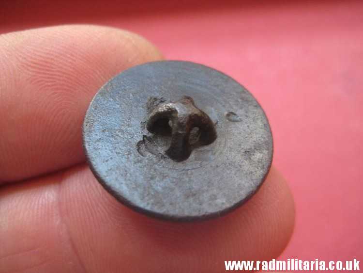 & original NAPOLEONIC 7th Artillery Regiment BUTTON with number and crossd Cannons - metal detecting find. FRANCE pre 1815 - Image 3