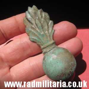 & original FLAMING GRENADE cap? METAL BADGE, Napoleonic Wars.