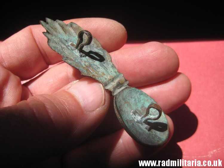 & original FLAMING GRENADE cap? METAL BADGE, Napoleonic Wars. - Image 5