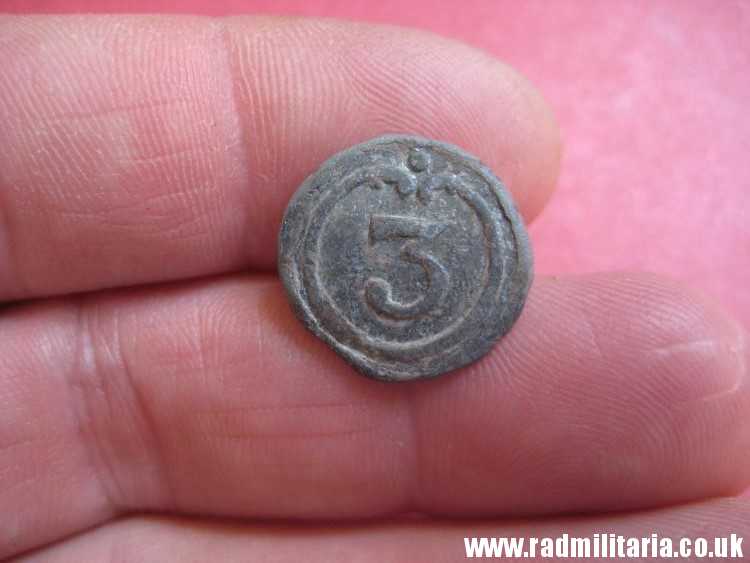 & original small size NAPOLEONIC 3rd Infantry Regiment BUTTON with number - metal detecting find. FRANCE pre 1815 - Image 2
