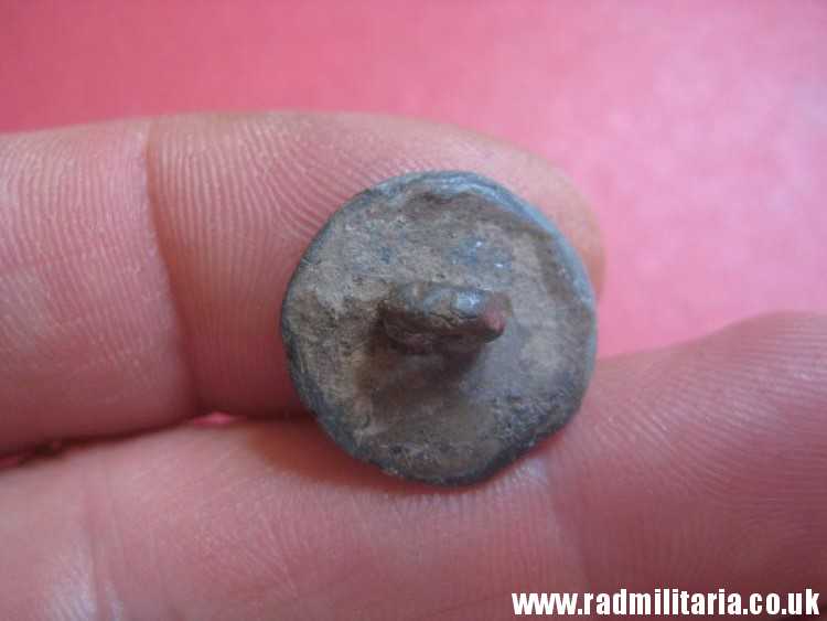 & original small size NAPOLEONIC 3rd Infantry Regiment BUTTON with number - metal detecting find. FRANCE pre 1815 - Image 3