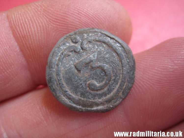 & original small size NAPOLEONIC 3rd Infantry Regiment BUTTON with number - metal detecting find. FRANCE pre 1815 - Image 6