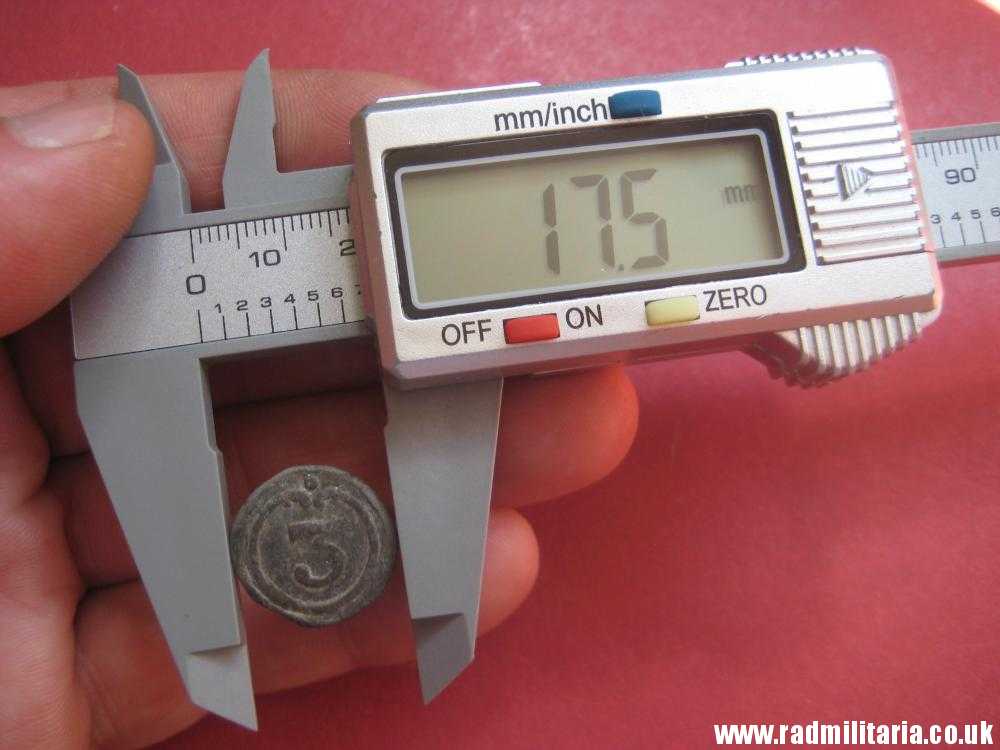 & original small size NAPOLEONIC 3rd Infantry Regiment BUTTON with number - metal detecting find. FRANCE pre 1815 - Image 10