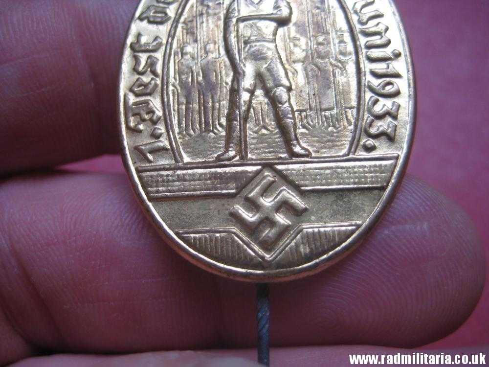 & pre WW2 German early HJ HitlerJugend gilded TINNIE BADGE - 1. Fest Der Jugend Juni 1933. - Image 2
