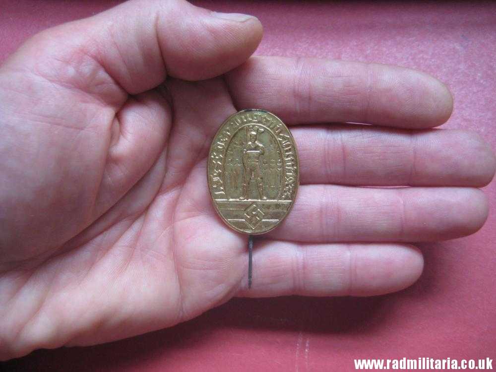 & pre WW2 German early HJ HitlerJugend gilded TINNIE BADGE - 1. Fest Der Jugend Juni 1933. - Image 9