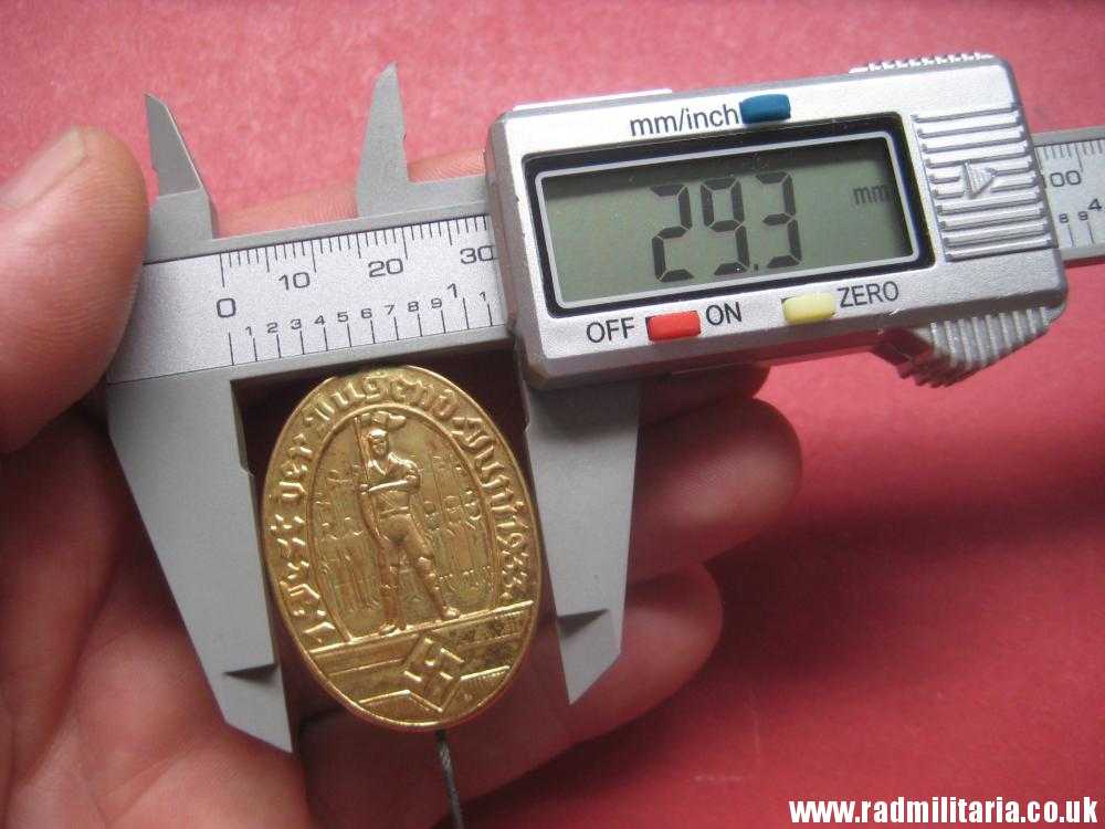 & pre WW2 German early HJ HitlerJugend gilded TINNIE BADGE - 1. Fest Der Jugend Juni 1933. - Image 11