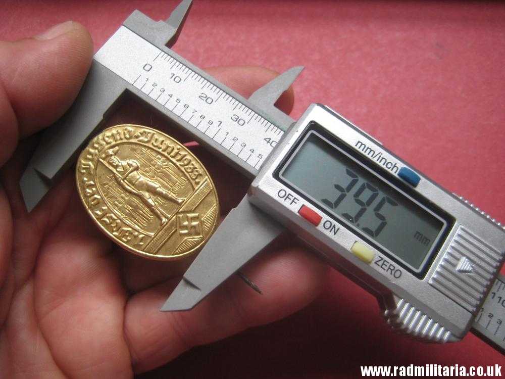 & pre WW2 German early HJ HitlerJugend gilded TINNIE BADGE - 1. Fest Der Jugend Juni 1933.