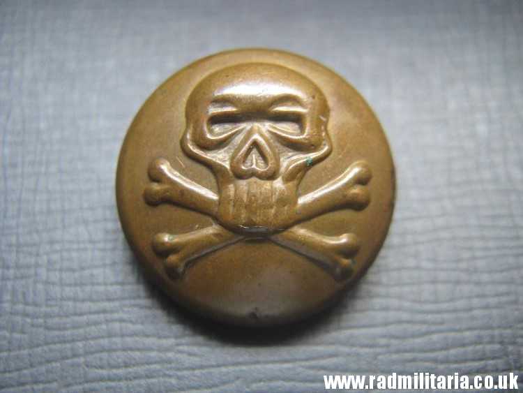 Victorian British MILITARY SKULL BUTTON - 17th Lancers Regiment, maker: FIRMIN & SONS LD, London.