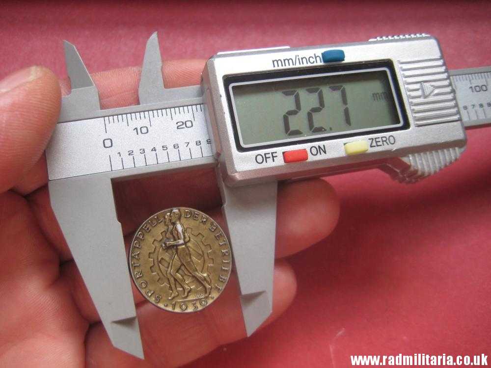 & original German HJ PLASTIC BADGE with date - 1939, maker: RZM M9/25 - Image 10