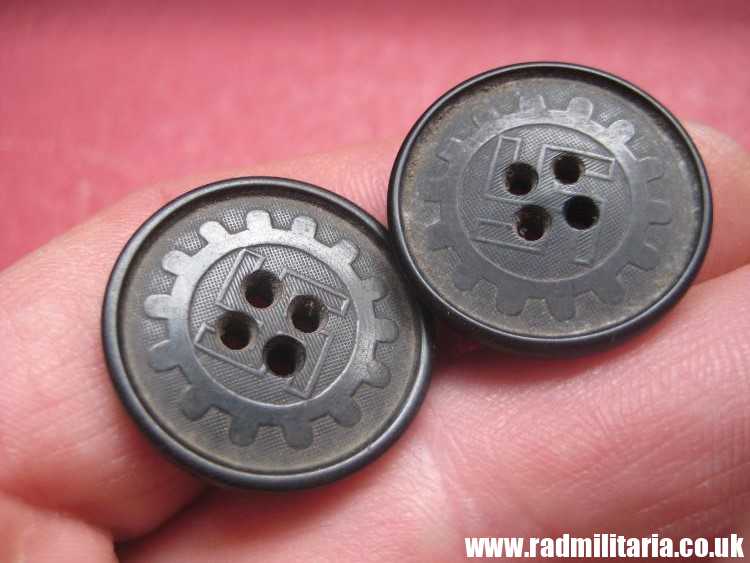 & SET of 2 WW2 German PLASTIC BUTTONS with swastika - RZM 6 & RZM 10, genuine.