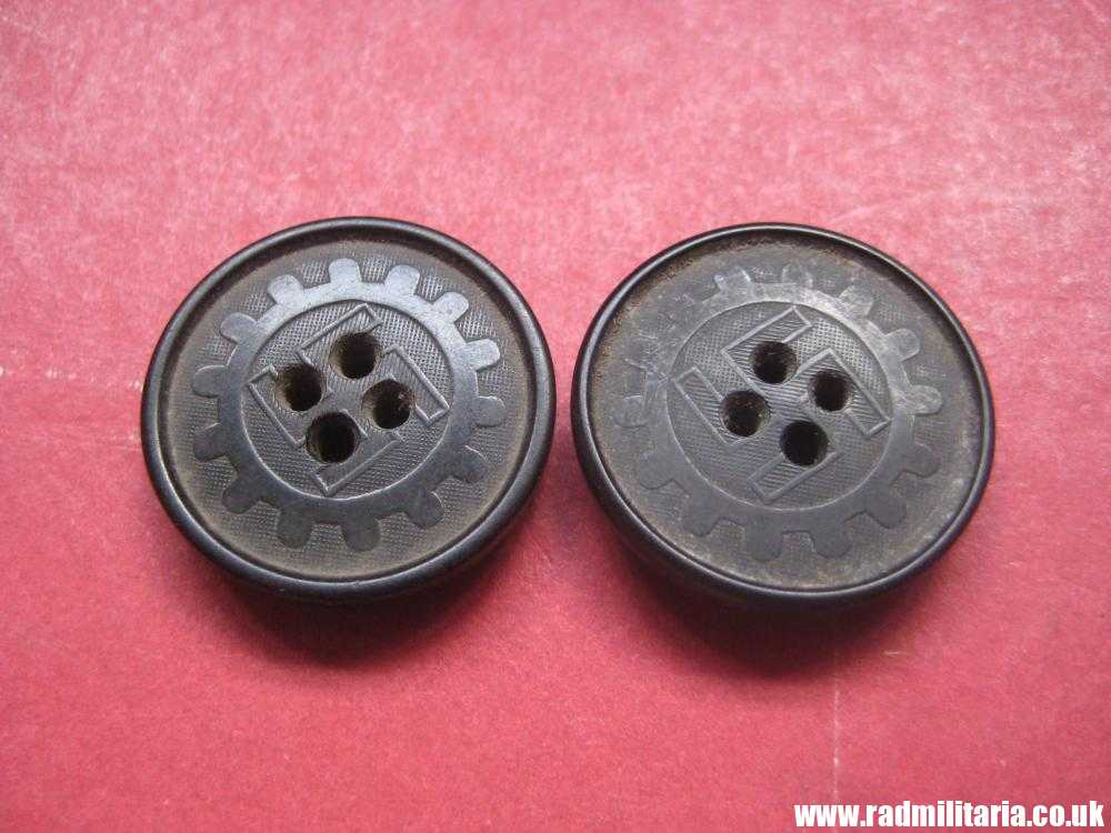 & SET of 2 WW2 German PLASTIC BUTTONS with swastika - RZM 6 & RZM 10, genuine. - Image 14