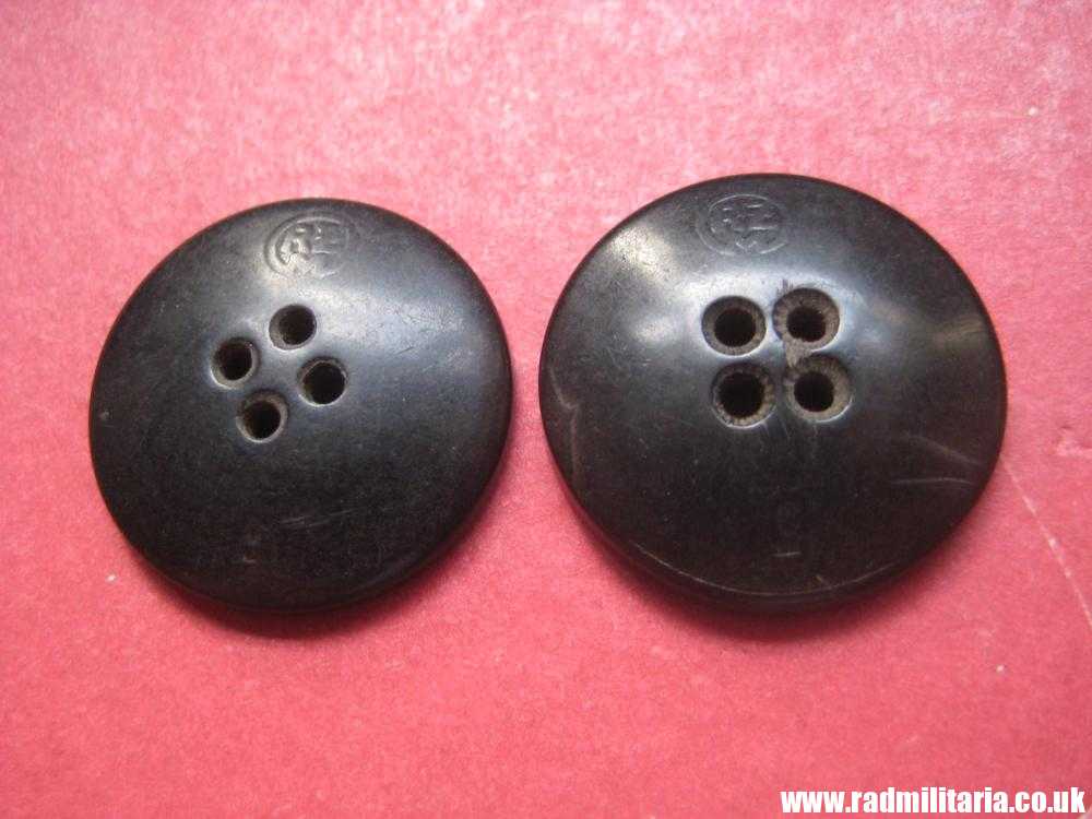 & SET of 2 WW2 German PLASTIC BUTTONS with swastika - RZM 5, original. - Image 3