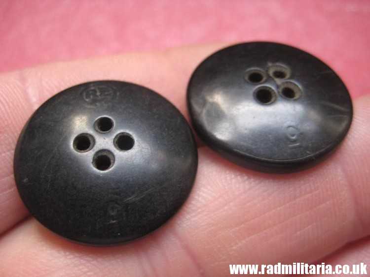 & SET of 2 WW2 German PLASTIC BUTTONS with swastika - RZM 5, original. - Image 7