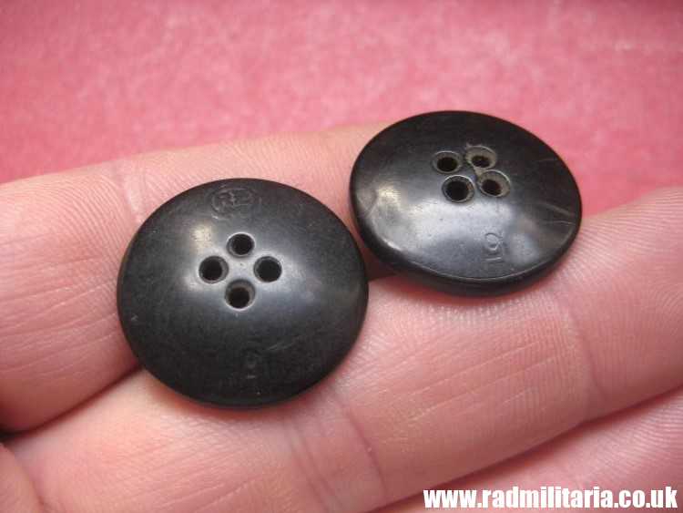 & SET of 2 WW2 German PLASTIC BUTTONS with swastika - RZM 5, original. - Image 8
