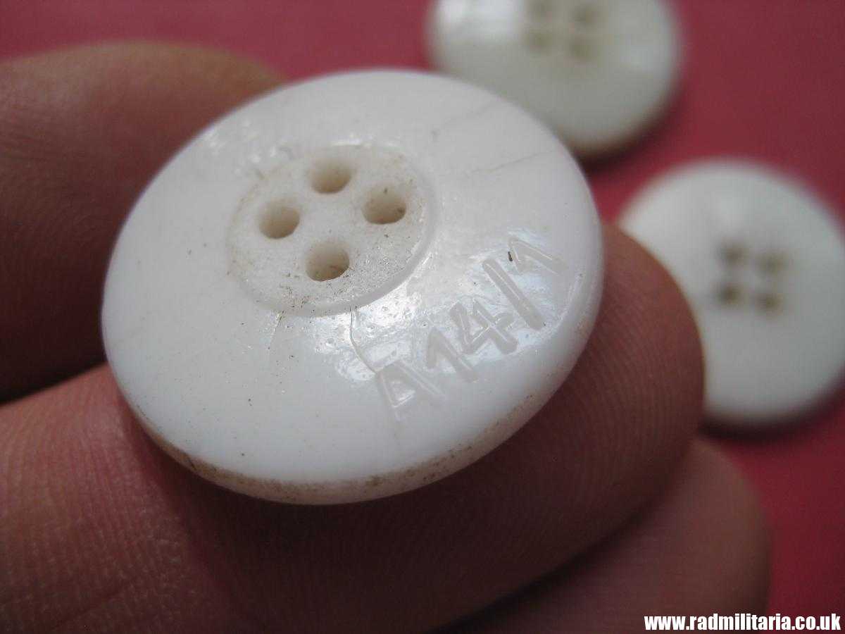 & SET of 3 WW2 German GLASS BUTTONS: BDM JM - RZM A14/1 - Image 9