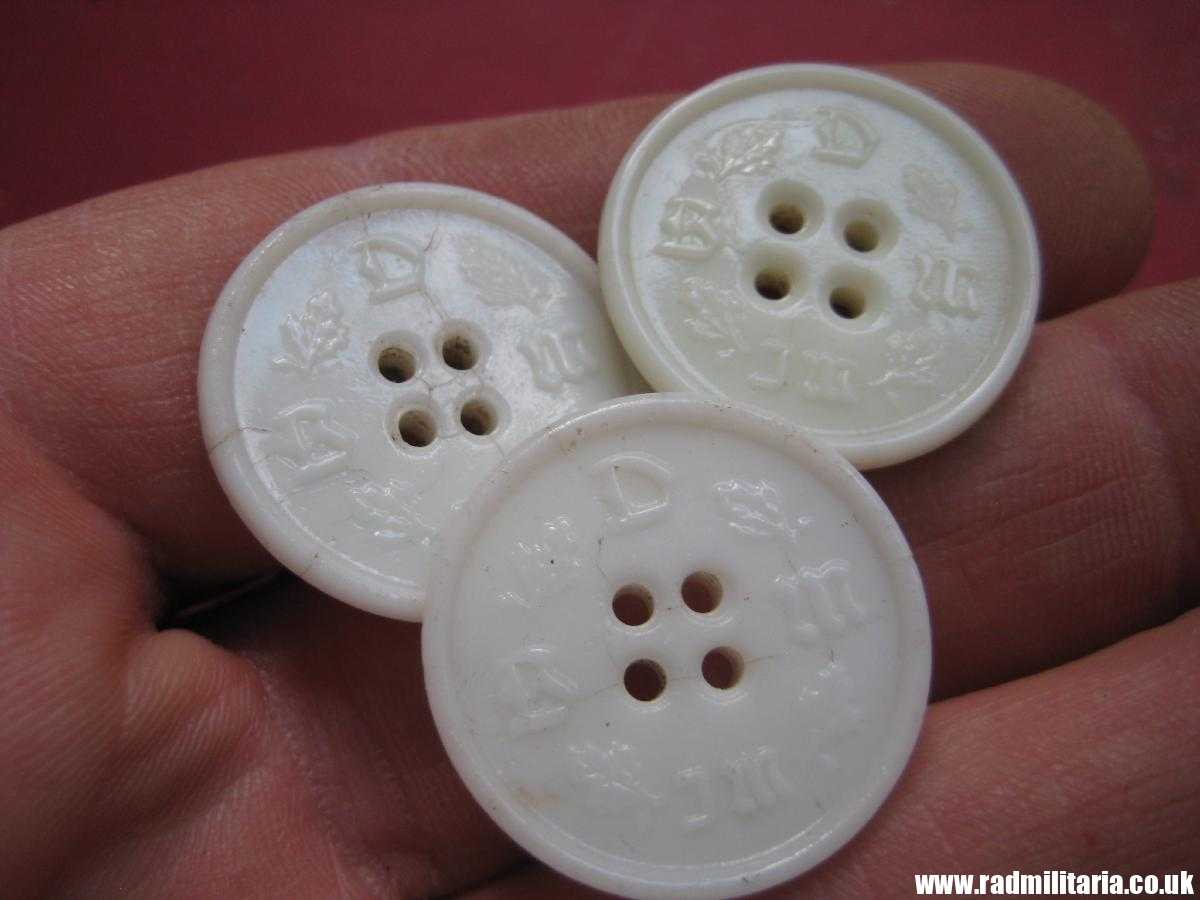 & SET of 3 WW2 German GLASS BUTTONS: BDM JM - RZM A14/1 - Image 14