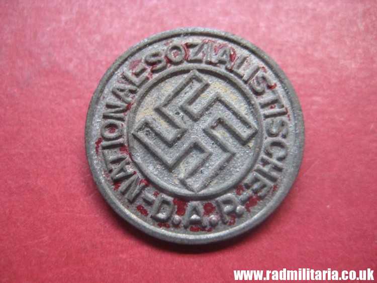 & WW2 German NSDAP late war membership BADGE marked: RZM M1/17 zinc. - Image 2