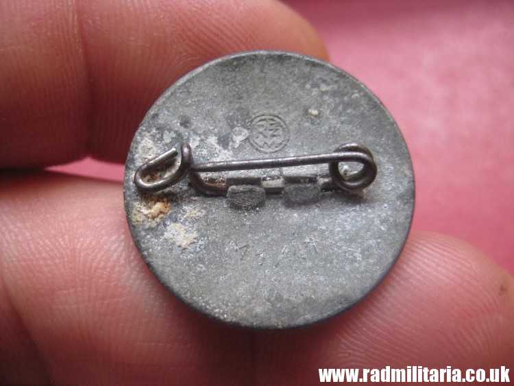 & WW2 German NSDAP late war membership BADGE marked: RZM M1/17 zinc. - Image 5