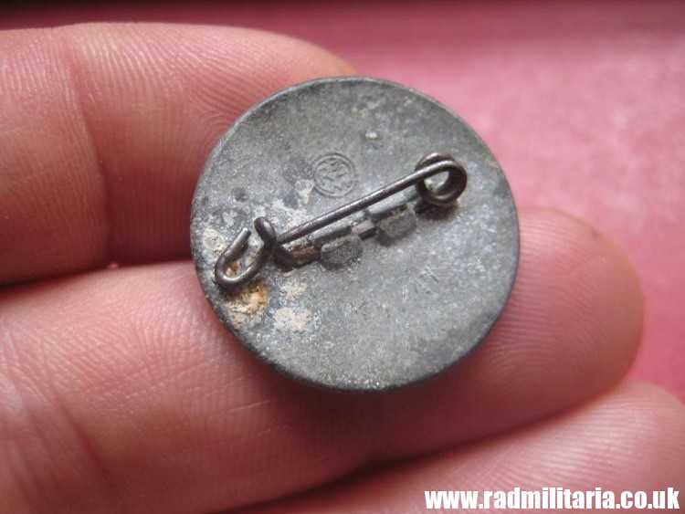 & WW2 German NSDAP late war membership BADGE marked: RZM M1/17 zinc. - Image 9